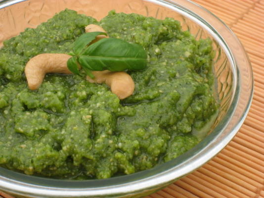 pesto de manjericão de caju