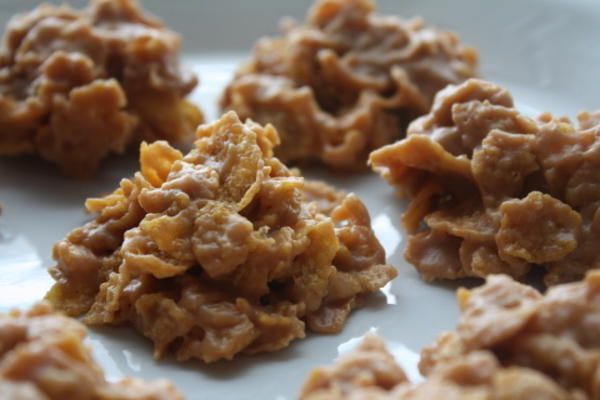 biscoitos de flocos de milho de manteiga de amendoim