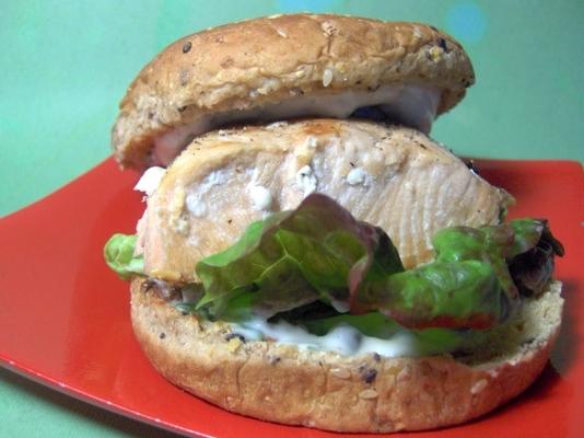 deliciosos sanduíches de salmão grelhado