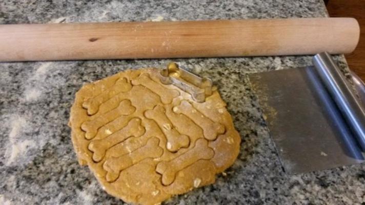 biscoitos de cachorro: manteiga de amendoim e abóbora