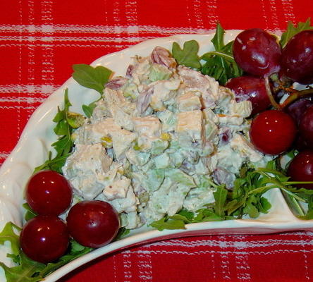salada de frango com pistache e uvas