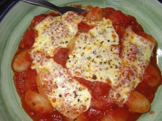 nhoque gratinado com molho de tomate e pimenta