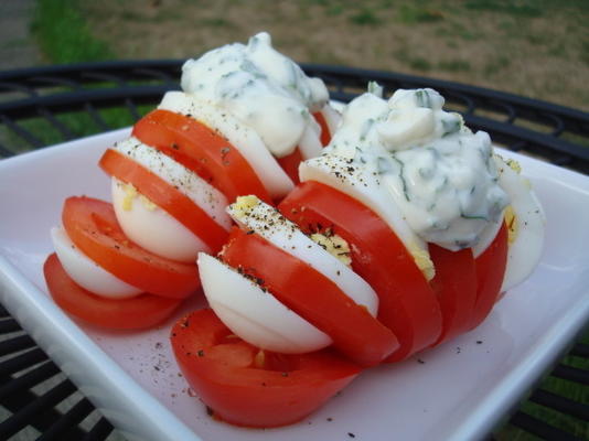 tomate farcies d'oeuf (tomate recheado com ovo e ervas mayo - frança)