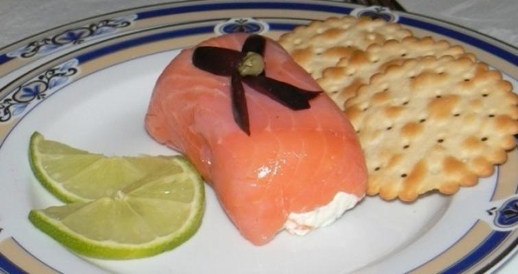 adorável salmão defumado e creme queijo entrada.