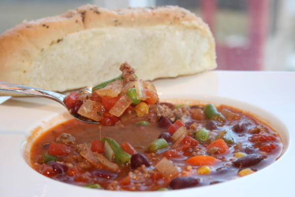 carne saudável e sopa de legumes