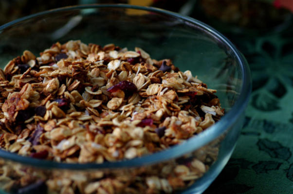 granola de chocolate e cerejas