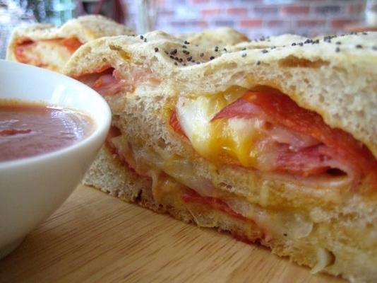 stromboli de carne e queijo