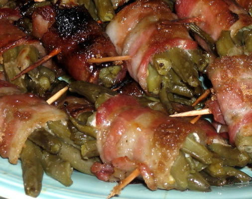 bacon envolto feixes de feijão verde