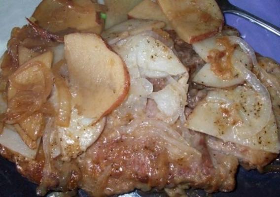costeletas de porco com batatas e cebolas