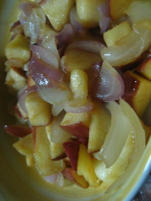 maçãs e cebolas: um prato para carne de porco