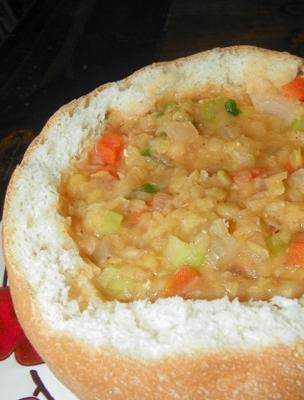 sopa de lentilha vermelha ao curry com limão