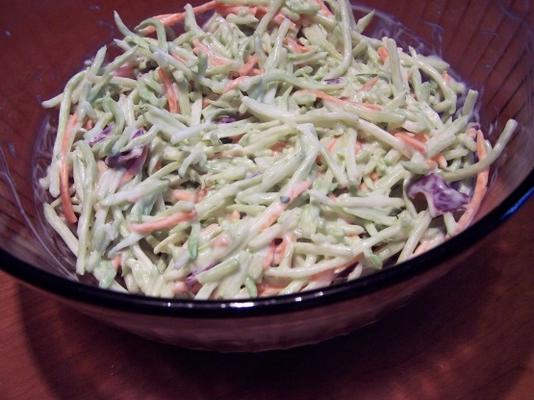 salada de brócolis cremosa e fácil