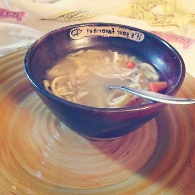 sopa de macarrão de frango assado