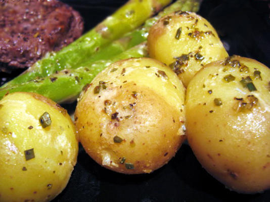 batatas novas com vinagrete de dijon