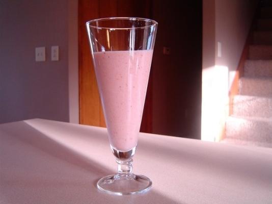 alimentos crus: smoothie berry amêndoa