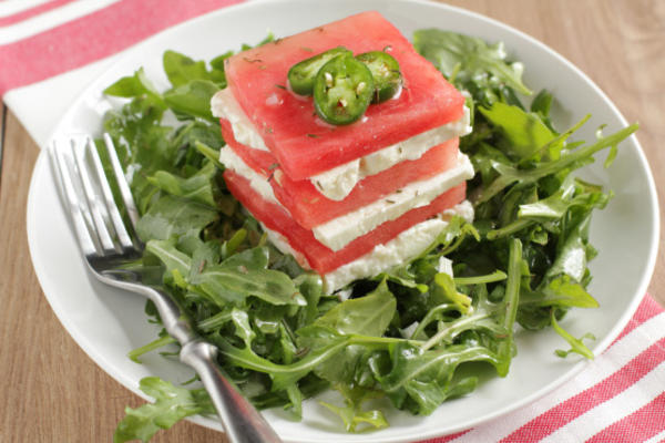 salada de melancia e queijo feta com vinagrete de chile serrano