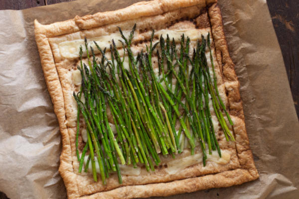 espargos e brie pastelaria aberta