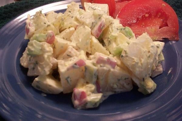 salada de batata americana com ovos cozidos e picles doces
