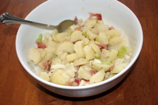 kartoffelsalat (salada de batata alemã)