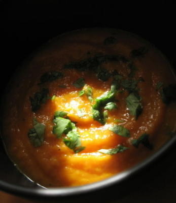 sopa de coentro de cenoura