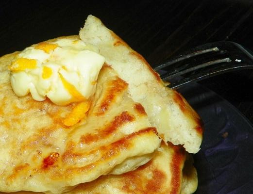 panquecas de banana macadâmia com manteiga de laranja