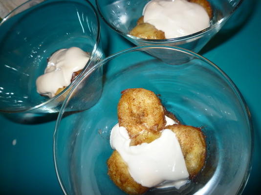 Bananas grelhadas com creme adoçado