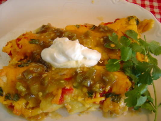 enchiladas verdes, brancas e vermelhas