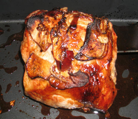 carne de porco assada com maçã
