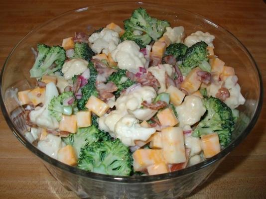 salada de bacon de couve-flor brócolis