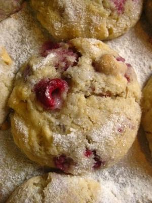 muffins brancos de chocolate e framboesa