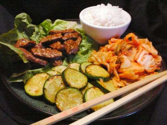 bulgogi (carne coreana) com arroz e alface