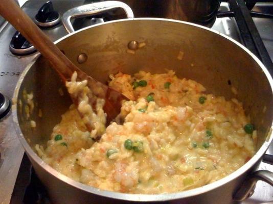 risoto de camarão, tomate e alho-poró com manjericão e limão meyer