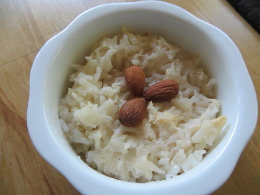 pudim de arroz de coco cozido