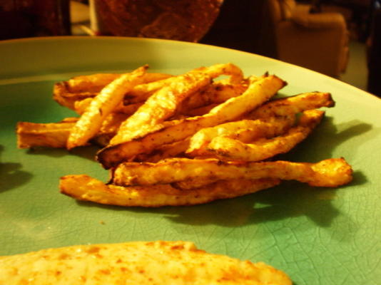 batatas fritas de forno de raiz de aipo