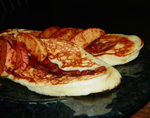 panquecas de maçã com bacon com xarope de cidra