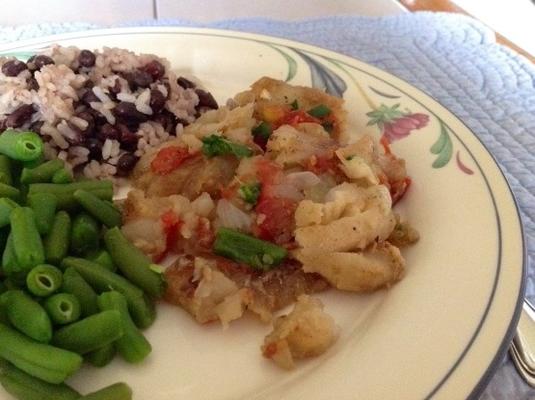 corvina a la chorillana (peixe peruano em molho de tomate picante)