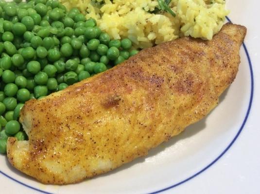 peixe temperado indiano com arroz de coentro
