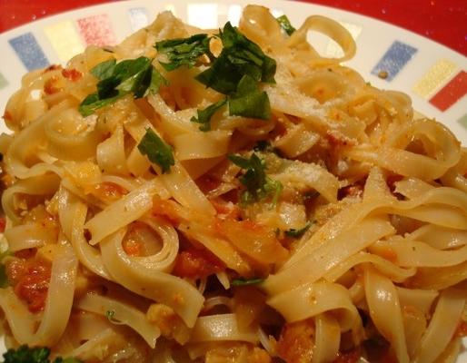 linguine com molho de molusco pesto vermelho