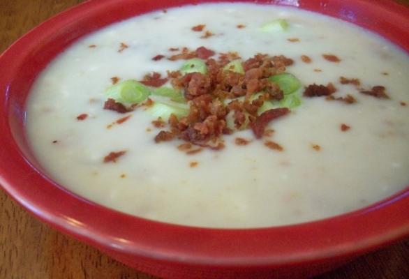 sopa de batata reconfortante queijo creme com bacon ou presunto