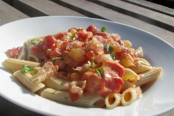 penne com molho de vodka e capicola