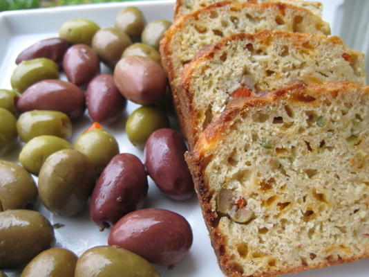 queijo e pão de azeitona para aperitivo