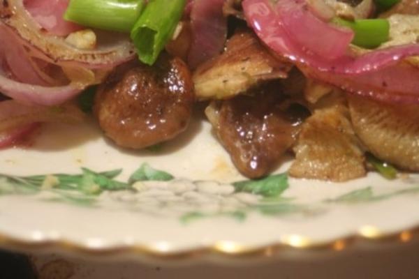Salada de cogumelo shiitake quente de kelleigh