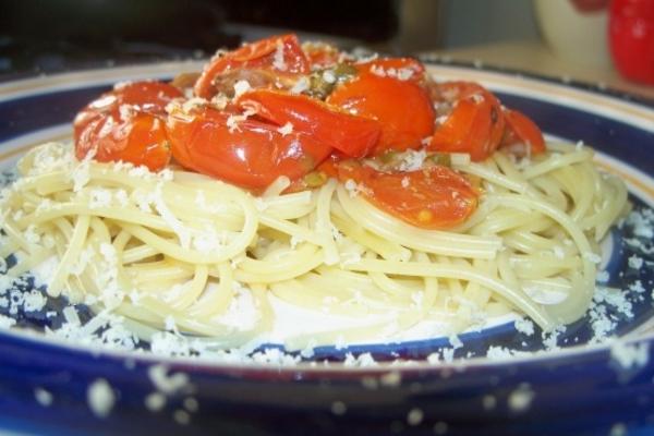 tomate cereja e espaguete de alcaparra