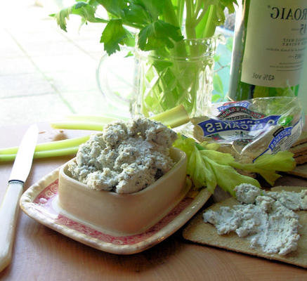 auld alliance: queijo azul francês em conserva e patê de uísque escocês