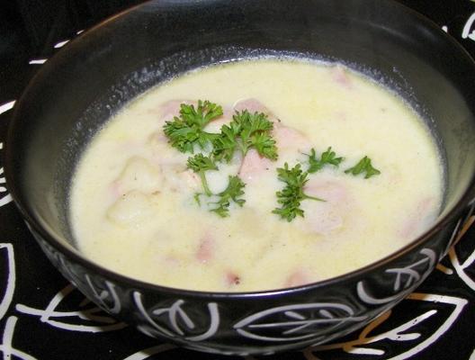 sopa de batata, alho-porro e presunto