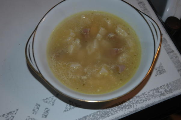 sopa de alho xerez-atada com estrelas de massas