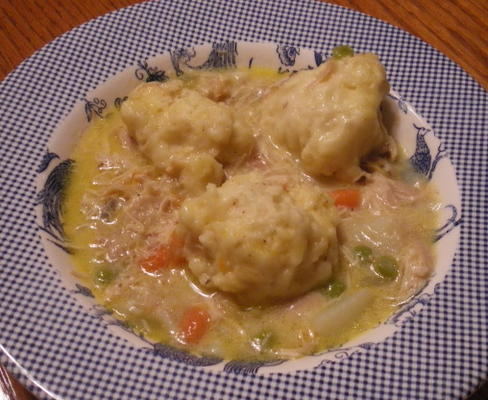 Sopa de frango e bolinho da vovó