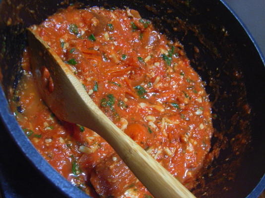 molho de tomate de manjericão vodka