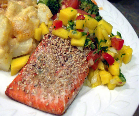 salmão assado com molho de manga