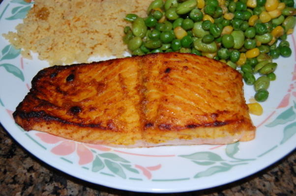 salmão temperado com molho de mostarda